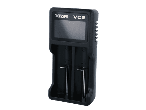 Grau-silberner Akku-Ladegerät mit zwei Ladefächern für AA/AAA Batterien, XTAR VC2, digitales Display, kompakte Bauform, ideal für wiederaufladbare Akkus.