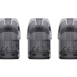 Drei schwarze Vaping-Pods für elektronische Zigaretten vor transparentem Hintergrund.