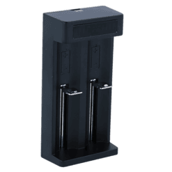 Zweikäfig-Ladestation für Batterien, geeignet für AA und AAA Akkus, robustes schwarzes Kunststoffgehäuse, kompakte Aufbewahrungslösung für Zuhause und Büro.