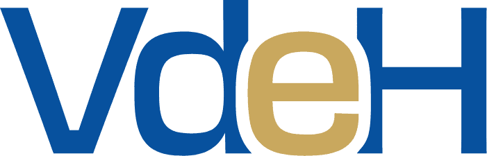 Footer-Logo und Kontaktinformationen auf der Website.